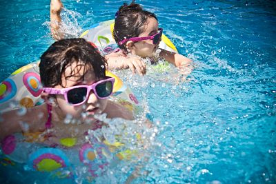 kids swimming in a pool 