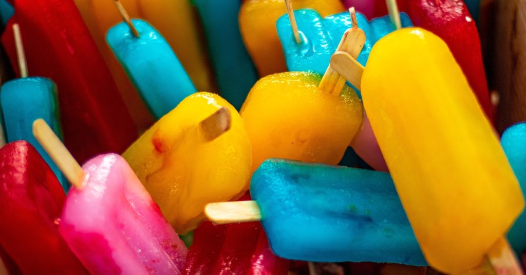 have homemade Ice-popsicles to cool down in the summer heat